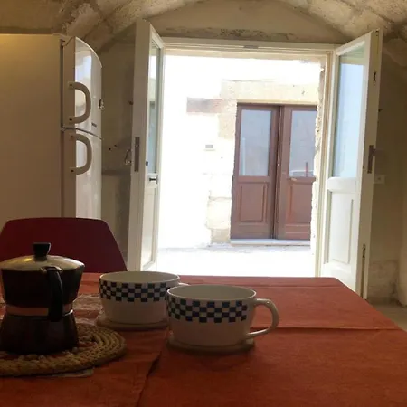 Odegos Monolocali Vico Sant'antonio Holiday home *